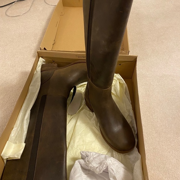 UGG Tall Boots BNIB 7.5 - Picture 1 of 11